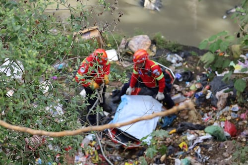 Hombre de la tercera edad fallece tras caer a un barranco en zona 5
