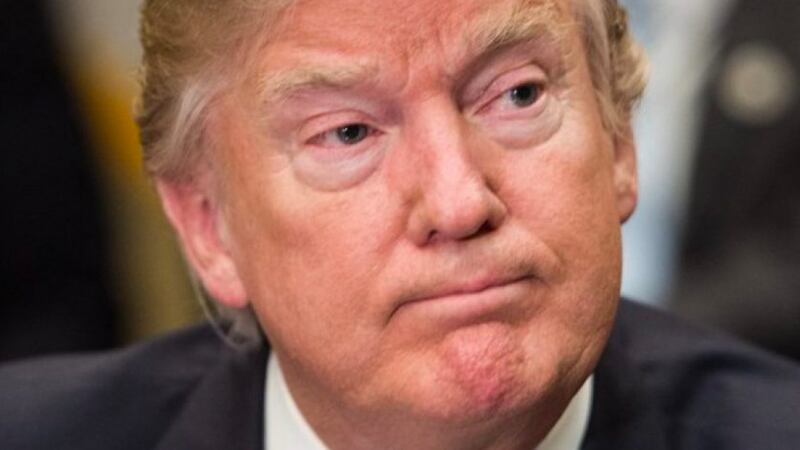 Trump advierte a exdirector de FBI que no filtre información a la prensa