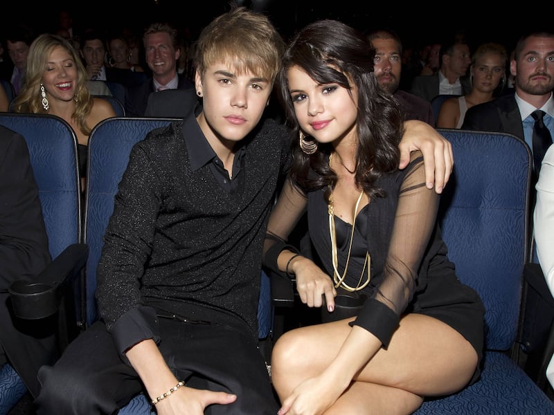 Este famoso habría confirmado que Selena Gomez y Justin Bieber retomaron su romance