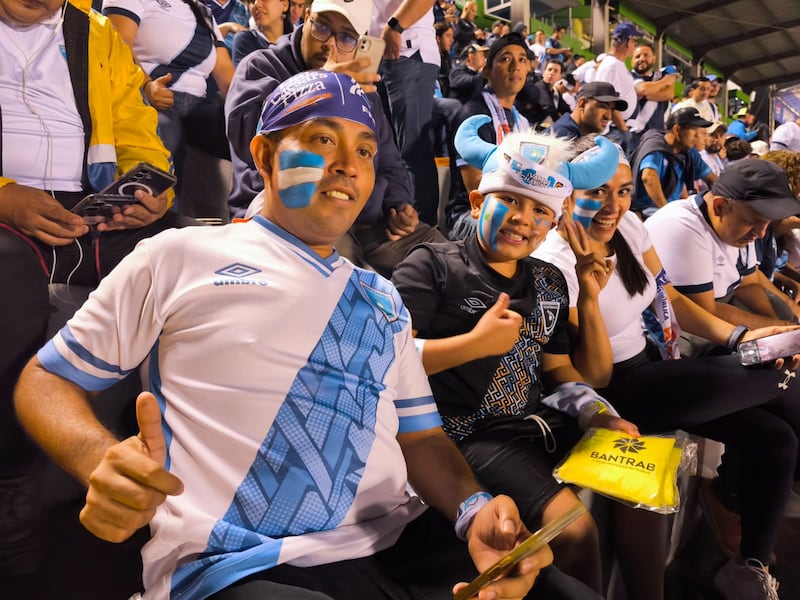 Así se vivió la victoria de Guatemala 4-2 a República Dominicada en el estadio Cementos Progreso. Foto: Kenneth Monzón