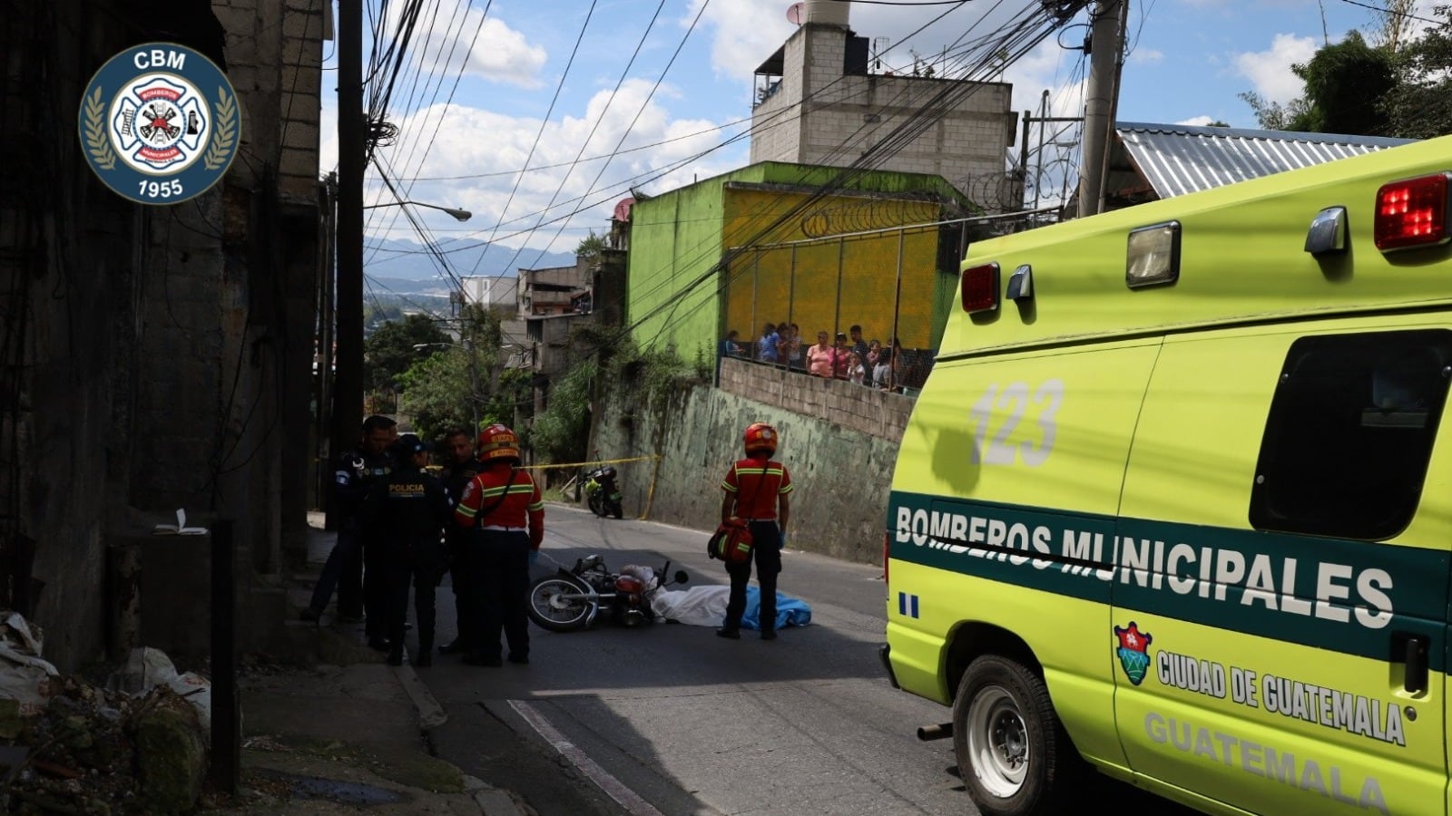 La víctima queda sobre la cinta. Foto: CBM