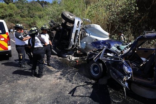 VIDEOS. Fuerte accidente de tránsito en la “Vuelta del Chilero” deja cuatro personas heridas