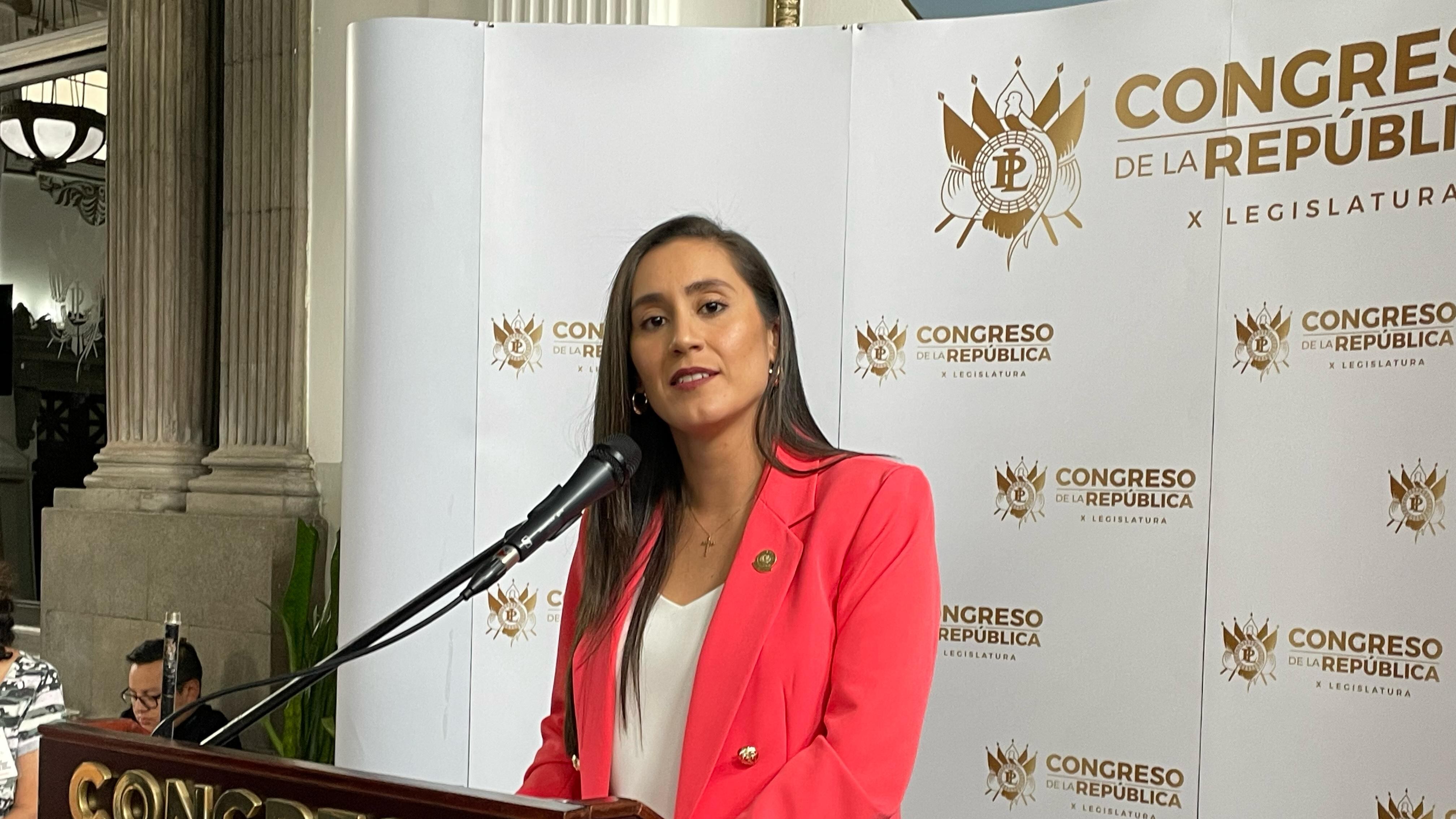 Karina Paz “expone” a quienes buscan entregar la Junta Directiva del Congreso al “Pacto de Corruptos”