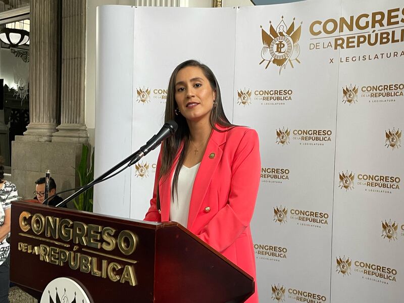 Karina Paz “expone” a quienes buscan entregar la Junta Directiva del Congreso al “Pacto de Corruptos”