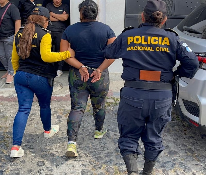 La mujer fue puesta a disposición de las autoridades. Foto: PNC