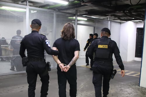 Capturan a ciudadano georgiano con documentación falsa en el Aeropuerto La Aurora