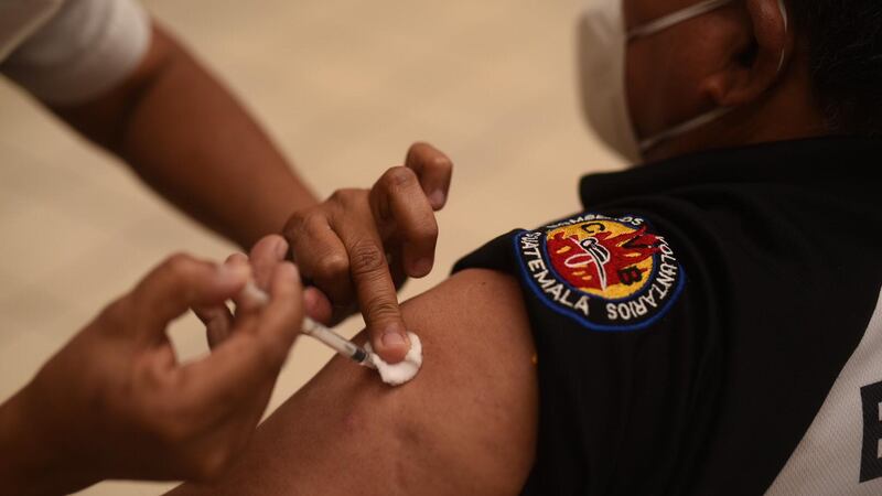 COVID-19. Comienzan a vacunar a elementos de los cuerpos de socorro