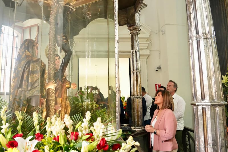 La vicepresidenta Karin Herrera en la Basilica de Esquipulas.