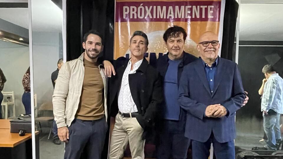 Venecia Bajo la Nieve es una obra escrita por Gilles Dyrek que produce Cristian Valadez, bajo la dirección de Jaime Estévez.