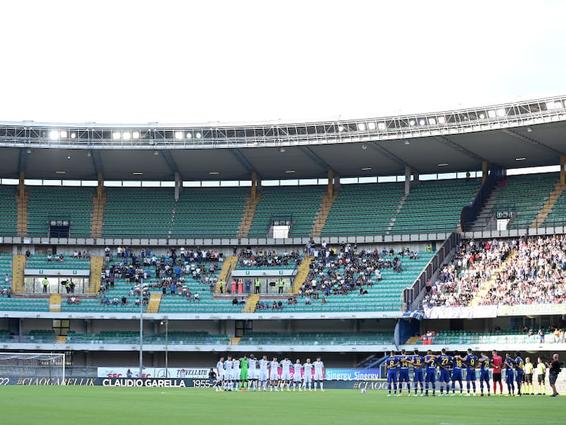 Liga italiana abre investigación contra aficionados del Hellas Verona por cánticos racistas