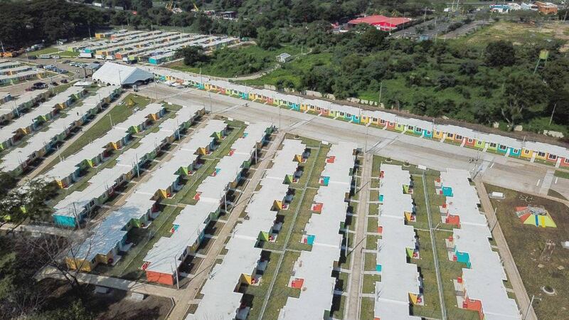 Entregan viviendas a 192 familias afectadas por erupción del volcán de Fuego