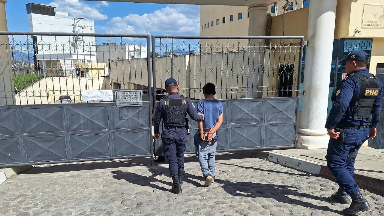 En seguimiento a una denuncia ciudadana, en la zona 1 de Quetzaltenango. Foto: PNC