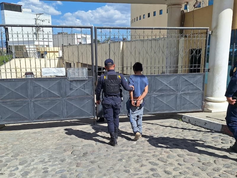 Capturan a hombre señalado de robar en varias viviendas de Quetzaltenango