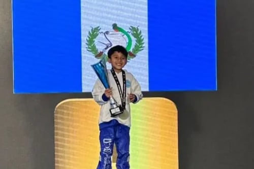 Juan Ignacio Mendoza, el niño guatemalteco que ganó medalla de oro en Italia en kickboxing