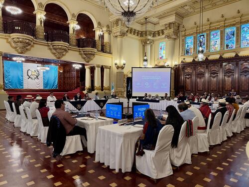 Activación económica es el tema de Bernardo Arévalo y las autoridades ancestrales