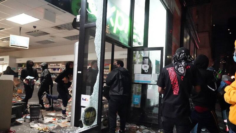 Nueva York prolonga toque de queda hasta el domingo debido a saqueos