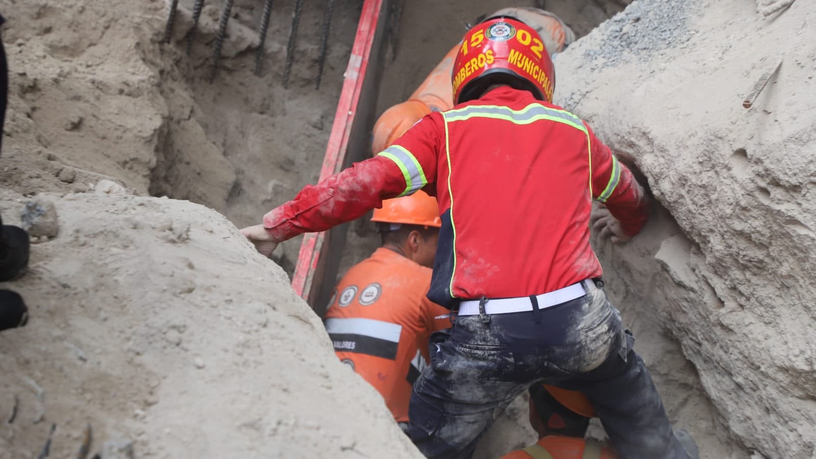 Cuerpos de socorro rescataron el cuerpo. Foto: CBM