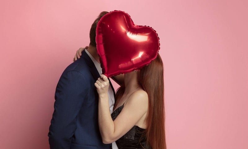 Alza de fraudes digitales en San Valentín: Cómo evitar qué roben tus datos y te rompan el corazón