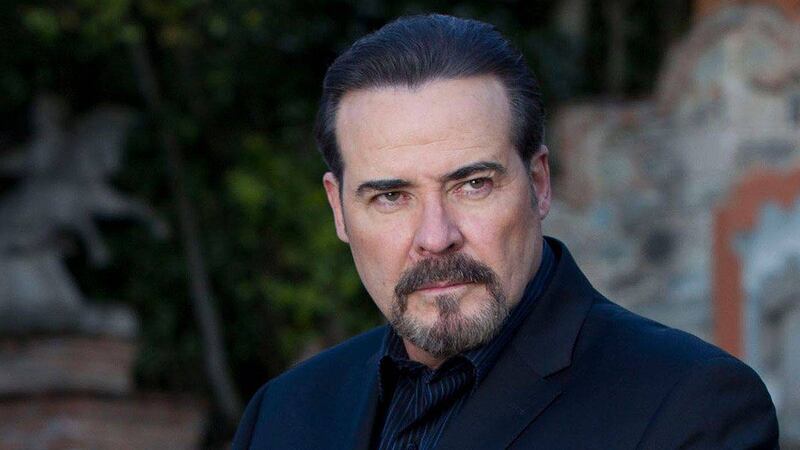 El actor César Évora confirma COVID-19 en actrices en Televisa