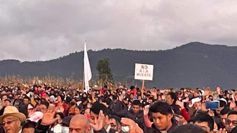 VIDEO. Pobladores de Cantel se unen en una marcha en oposición a la construcción de un templo satánico