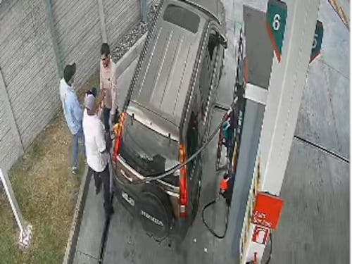 VIDEO. Cámara de seguridad graba asalto a conductor dentro de gasolinera en la zona 11