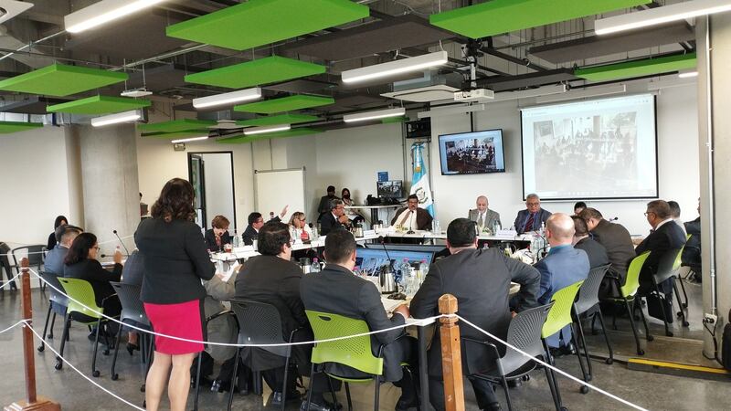 Comisionados se entrampan en aprobar tabla de calificación a candidatos a contralor