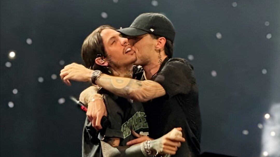 En redes sociales se ha viralizado el encuentro entre el cantante de corridos tumbados y ‘Doble P’.