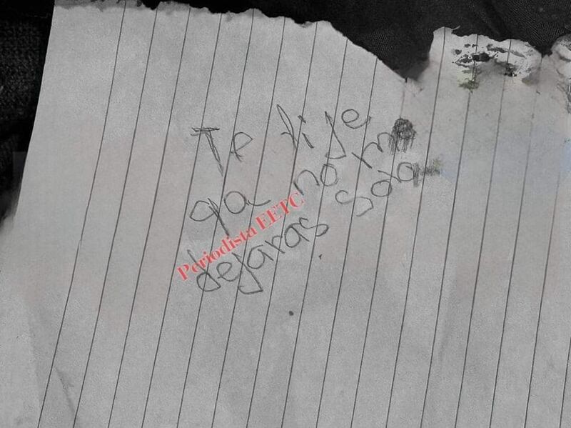 Nota localizada en la escena del crimen.