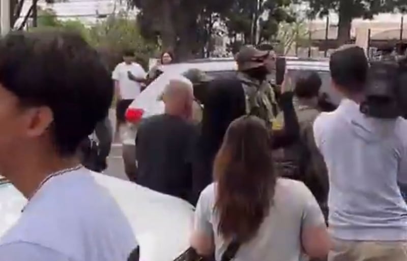 Agitaban banderas mexicanas mientras exigían el fin de las deportaciones.
¿Hasta dónde llegará la tensión migratoria?
