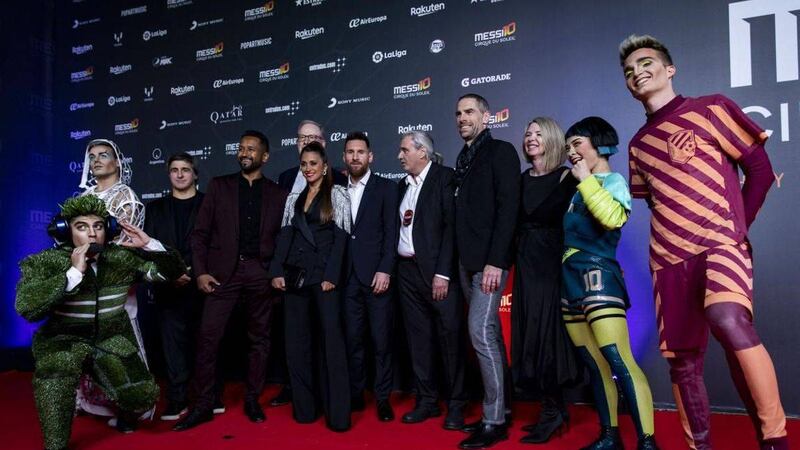 Así de sexy y elegante llegó Antonela Roccuzzo al lanzamiento de “Messi 10”