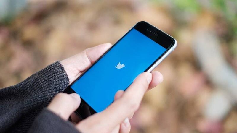 Twitter cierra miles de cuentas de noticias falsas en todo el mundo