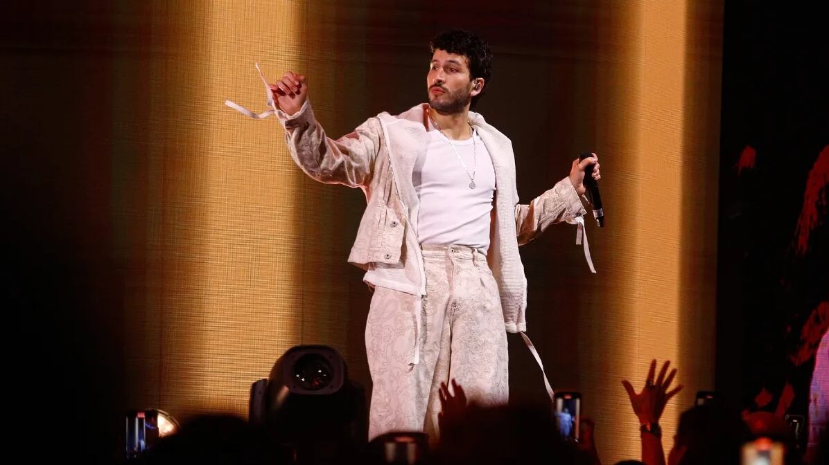 Sebastián Yatra cierra el festival de Viña del Mar con un inesperado acompañante