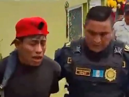 PNC captura asaltante en el cementerio de Atitlan Solola.