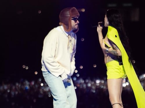 Bad Bunny y Cazzu se reencuentran en pleno concierto