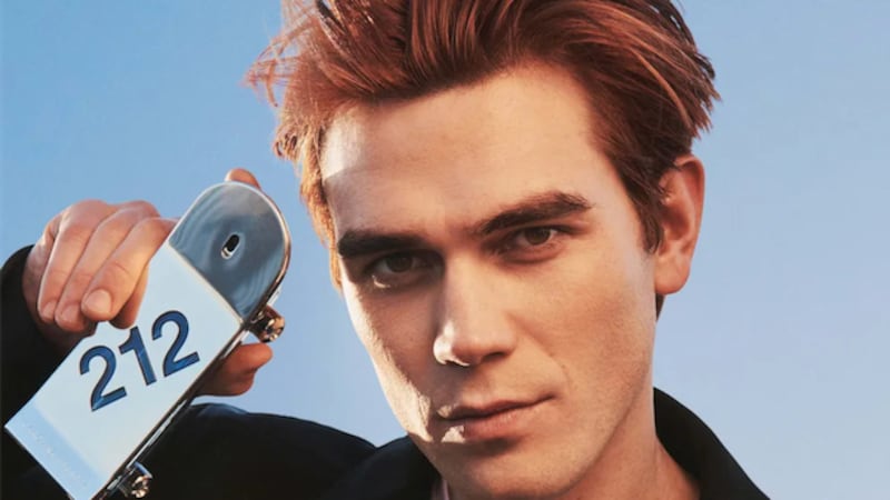 212 Heroes: La nueva fragancia vegana y con forma de skate de Carolina Herrera