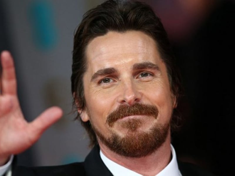Es Bruce Wayne en la vida real: Christian Bale inaugura aldea para niños huérfanos