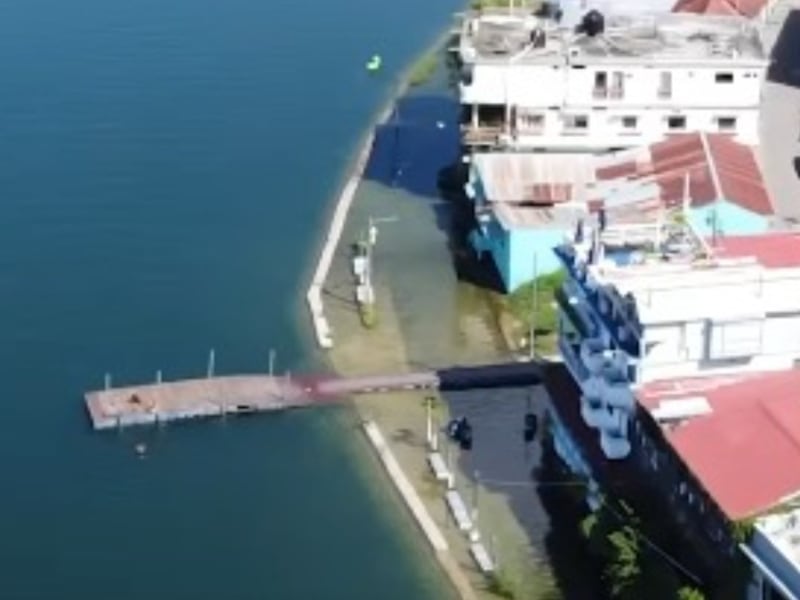 Videos aéreos: así luce la isla de Flores por crecida del lago Petén Itzá