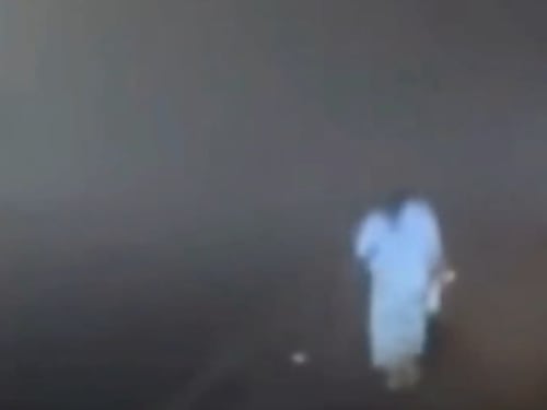 Misteriosa mujer vestida de blanco sorprende en una carretera de Tamaulipas en México ¿Paranormal?