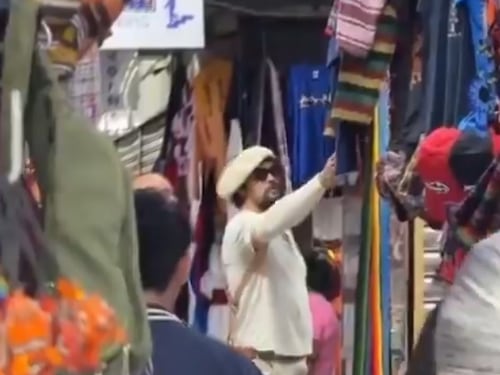 VIDEO. Jason Momoa “Aquaman” sorprende al ser visto en el Mercado Central