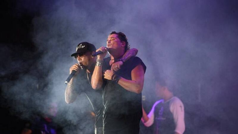 Carlos Vives y Wisin cantaron juntos en el primer día del Gallo Evolution 2018