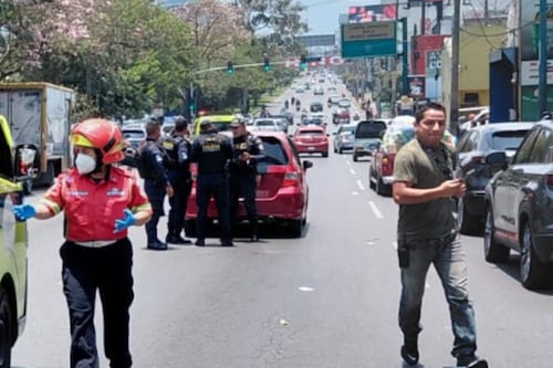 Ataque armado en la calzada Roosevelt deja a conductor en estado delicado
