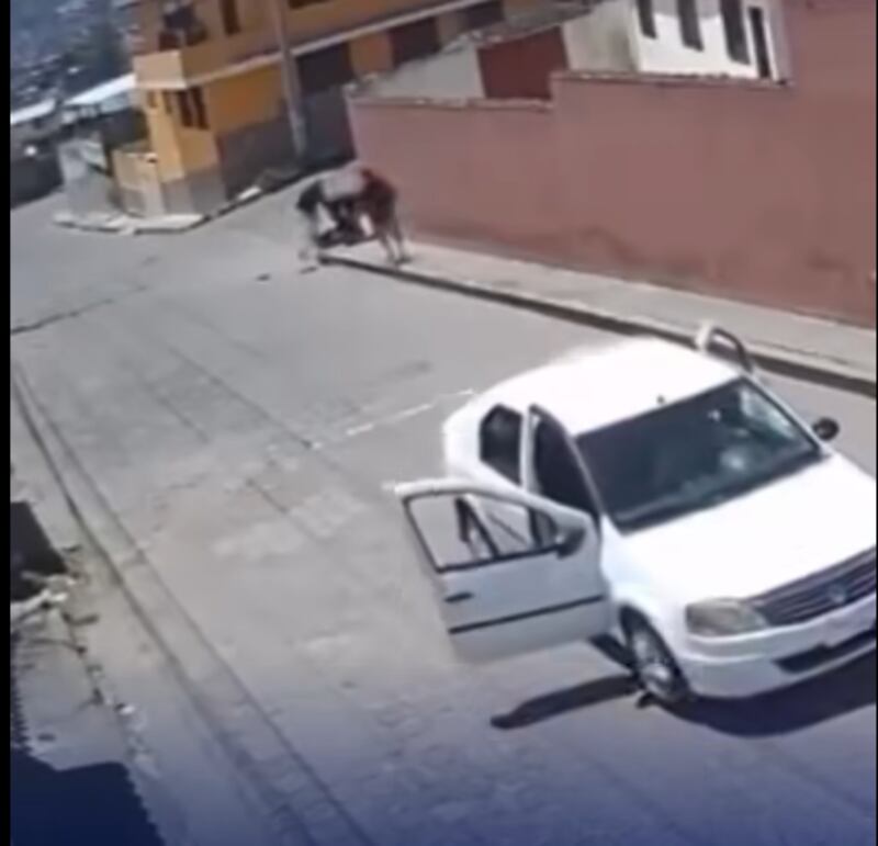 Cámara registra asalto en el sur de Quito