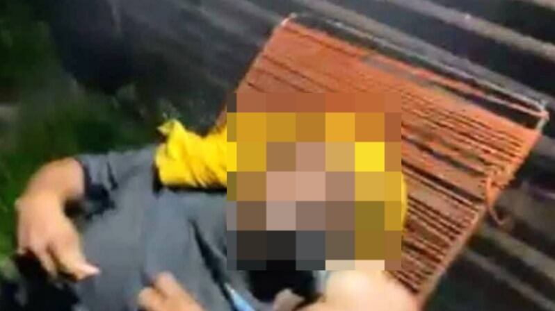 Presunto ladrón acribillado en San Benito, Petén. (Foto: Redes sociales)