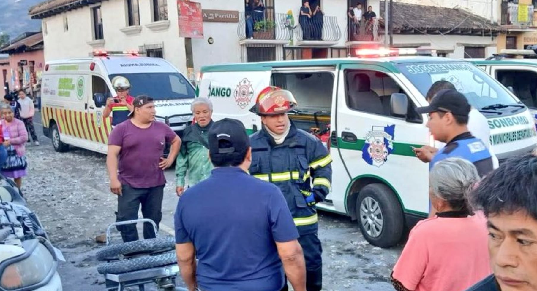 Explosión de pirotecnia deja heridos y daños en Antigua Guatemala