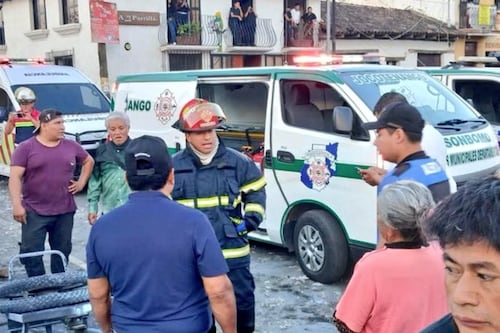 VIDEO. Una persona herida y tres carros con daños tras explosión de pirotecnia en Antigua