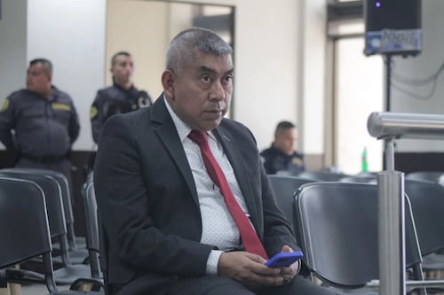 Curruchiche tendría derecho a prestaciones laborales tras ser removido de la FECI