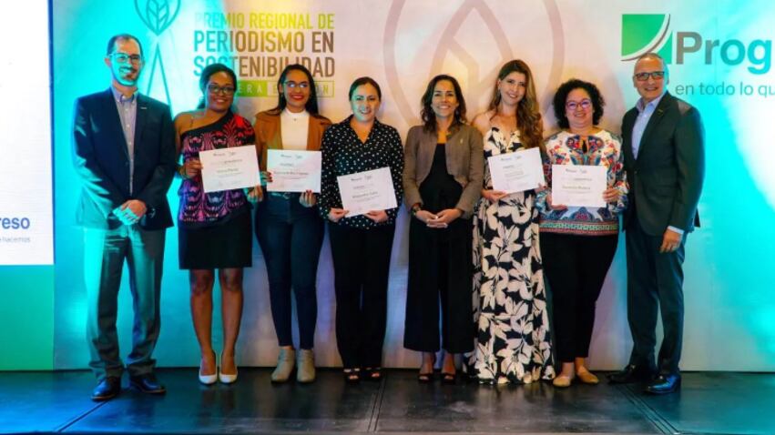 Ganadores del Premio Regional de Periodismo en Sostenibilidad 2023.