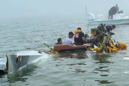 Avión médico de la marina mexicana con ocho pasajeros sufre un mortal accidente
