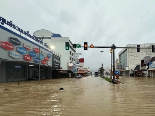 Terribles inundaciones en Tailandia dejan más de una decena de personas fallecidas