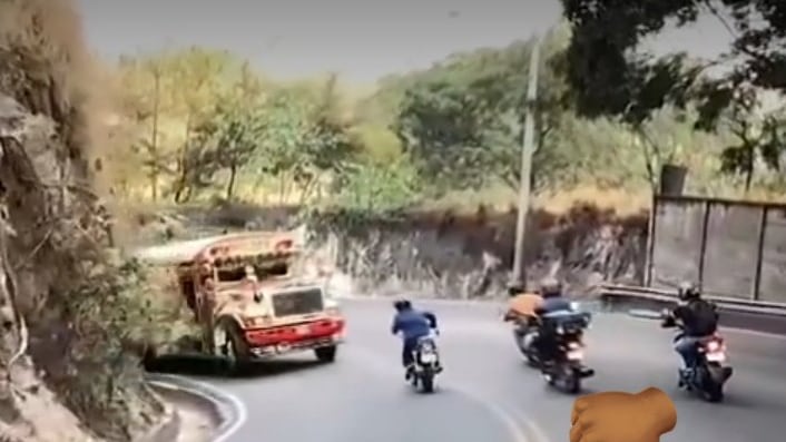 Circula en redes sociales un video en el que un motorista se accidenta. Informan que ocurrió en ruta a Boca del Monte